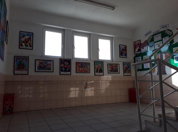 Okul Merdiven Duvarlarını Türk Büyükleri Resimleri İle Donattık. 